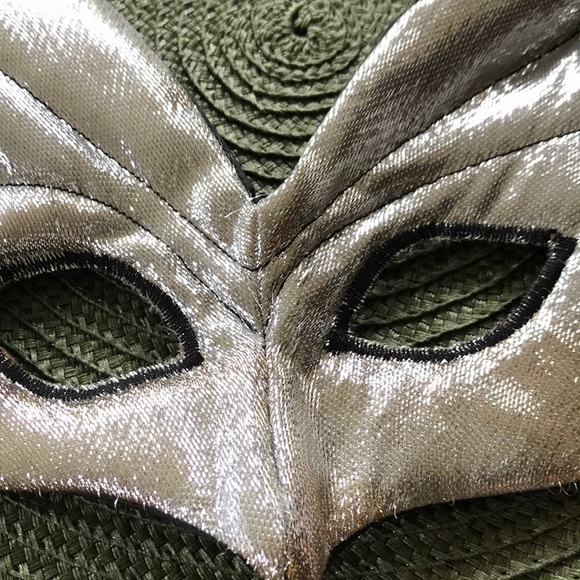 Bright Silver Glitter Cloth Mask - Picture 3 of 6